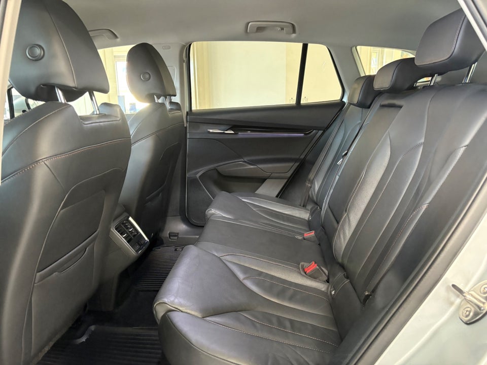 Skoda Enyaq 80 iV Suite 5d