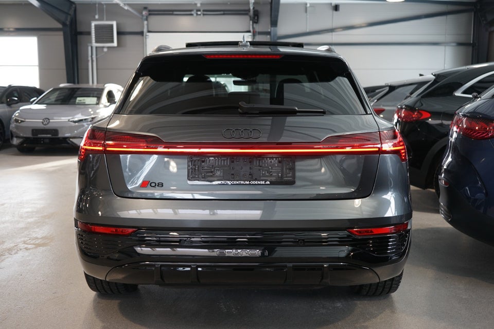 Audi Q8 e-tron 55 S-line quattro 5d