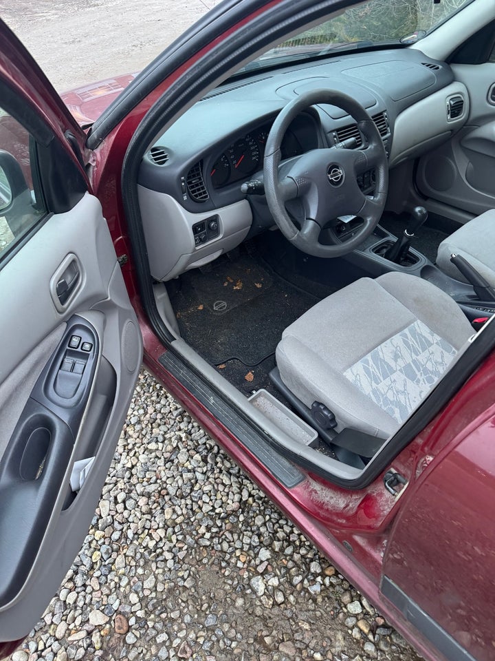 Nissan Almera 1,5 Comfort 5d