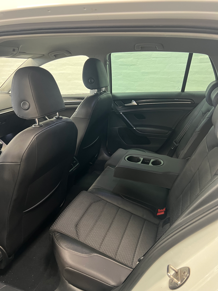 VW Golf VII 2,0 TDi 150 Highline BMT 5d