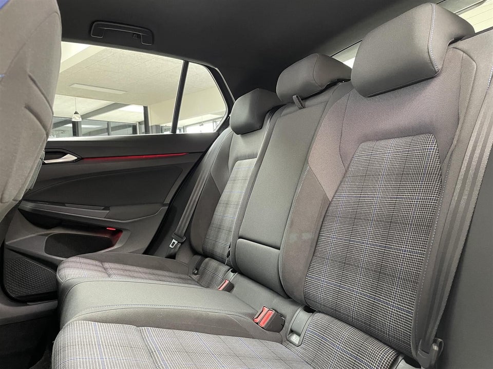 VW Golf VIII 1,4 GTE DSG 5d