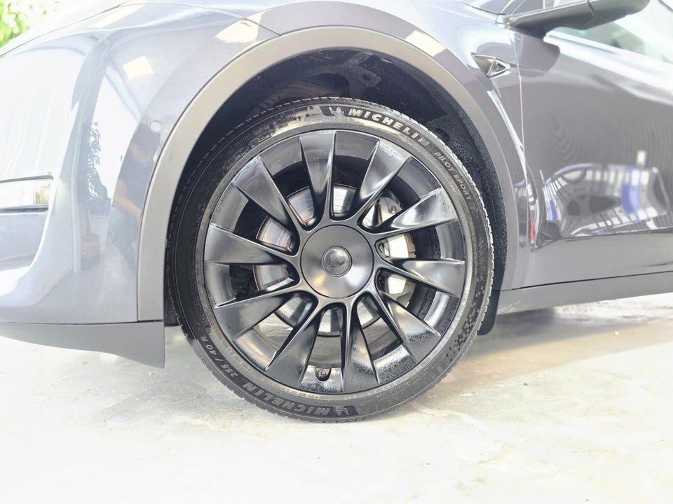 Tesla Model Y Long Range AWD 5d
