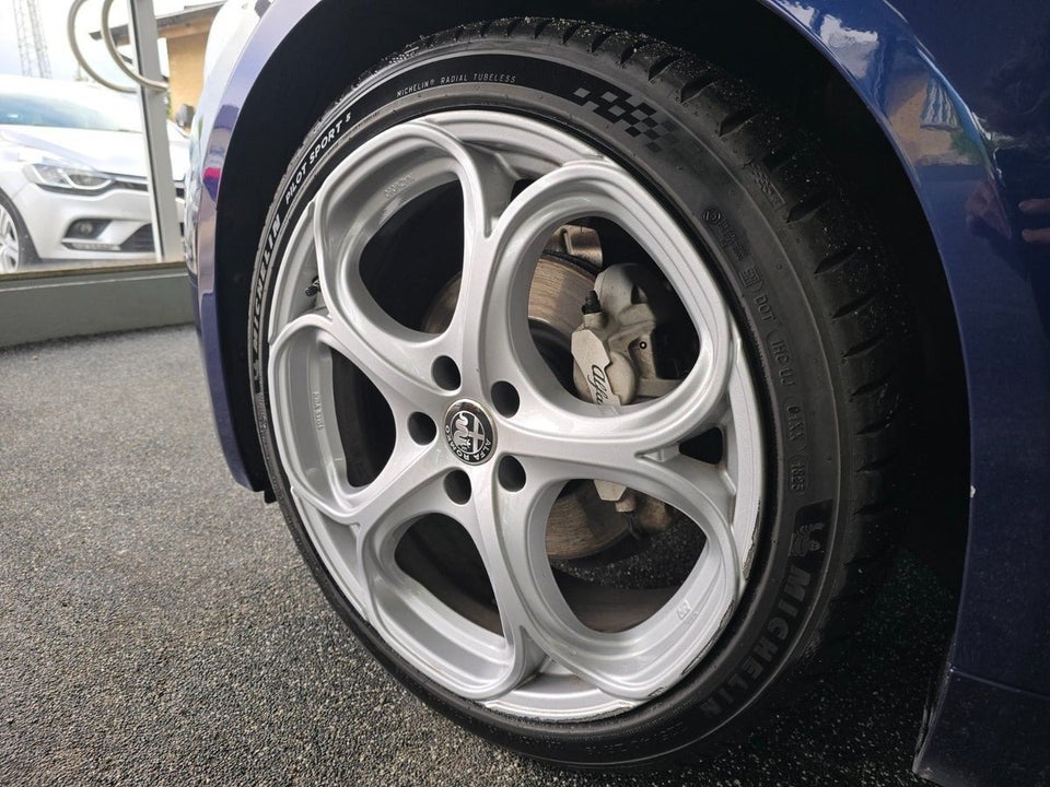 Alfa Romeo Giulia 2,0 T 200 Super aut. 4d