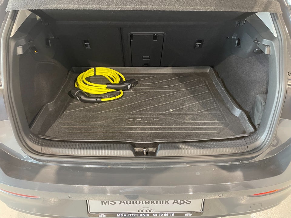 VW Golf VIII 1,4 eHybrid DSG 5d