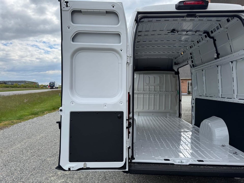 Fiat Ducato 35 Maxi 2,2 MJT 180 Kassevogn L4H3 Pro aut.