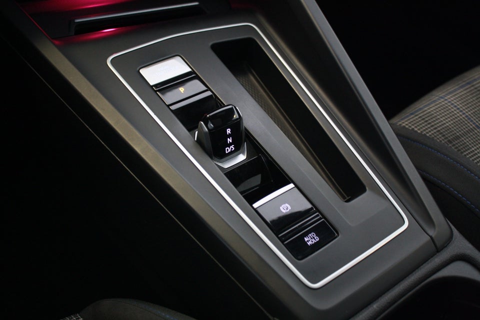 VW Golf VIII 1,4 GTE DSG 5d