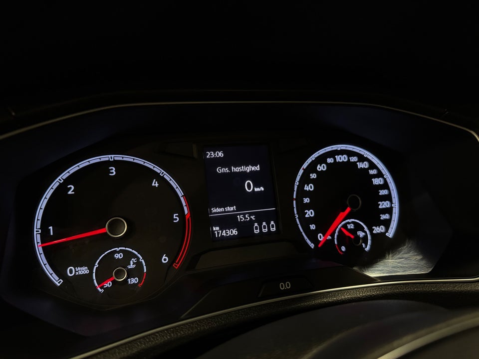 VW T-Roc 1,6 TDi 115 Style 5d