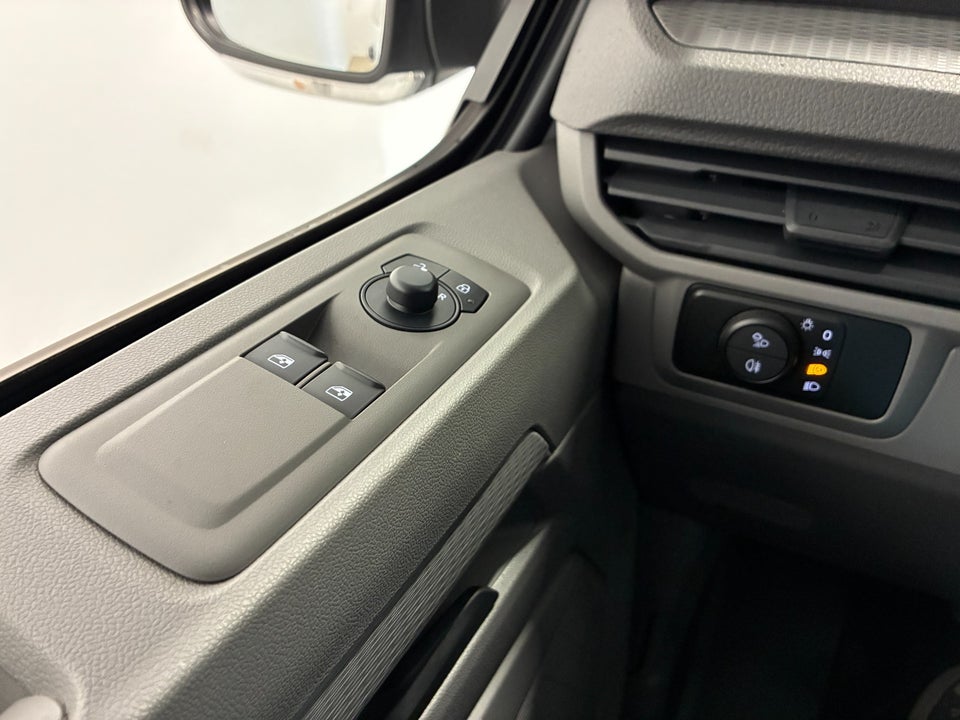 VW e-Caravelle 64 Basis SWB