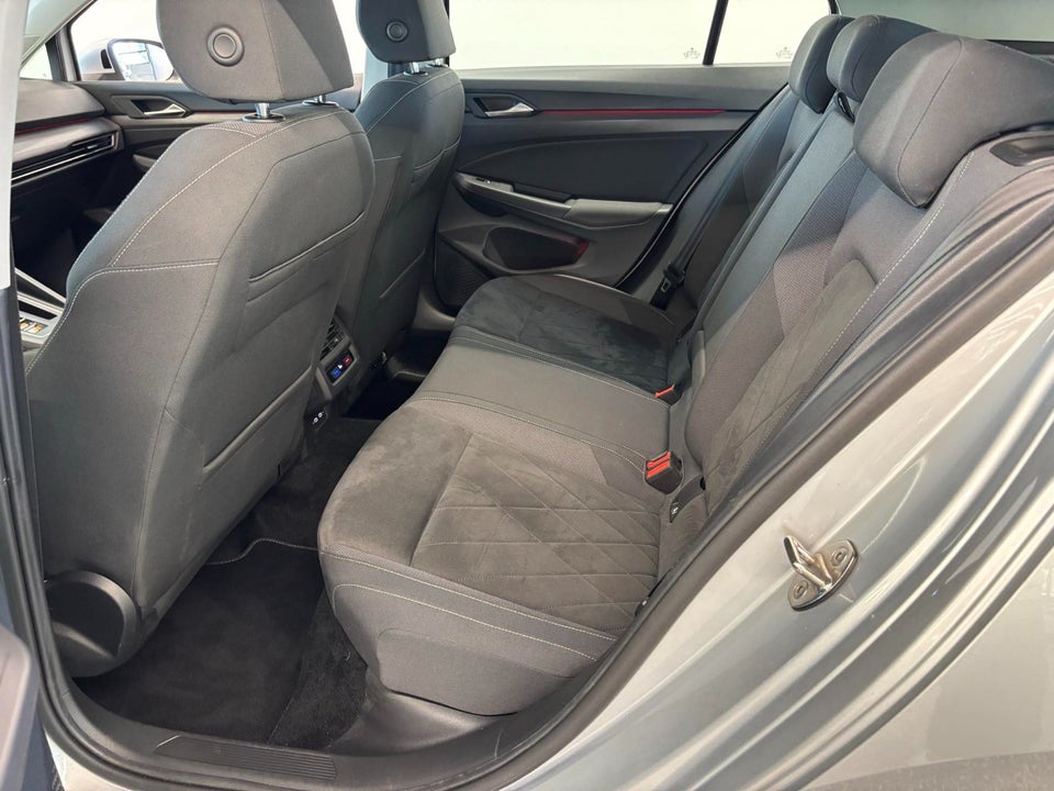 VW Golf VIII 1,4 eHybrid DSG 5d