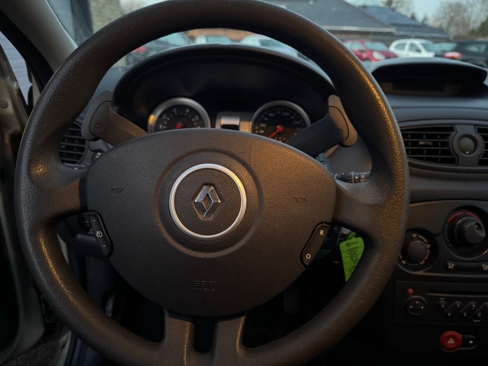 Renault Clio III 1,2 16V Authentique BeatUp aut. 5d