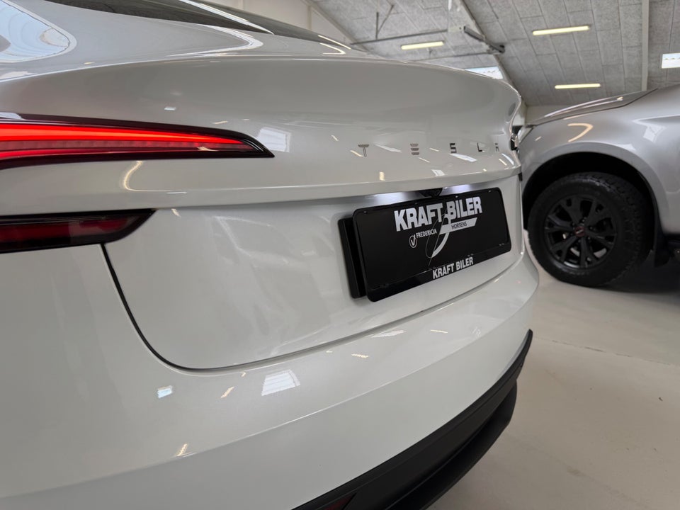 Tesla Model 3 RWD 4d