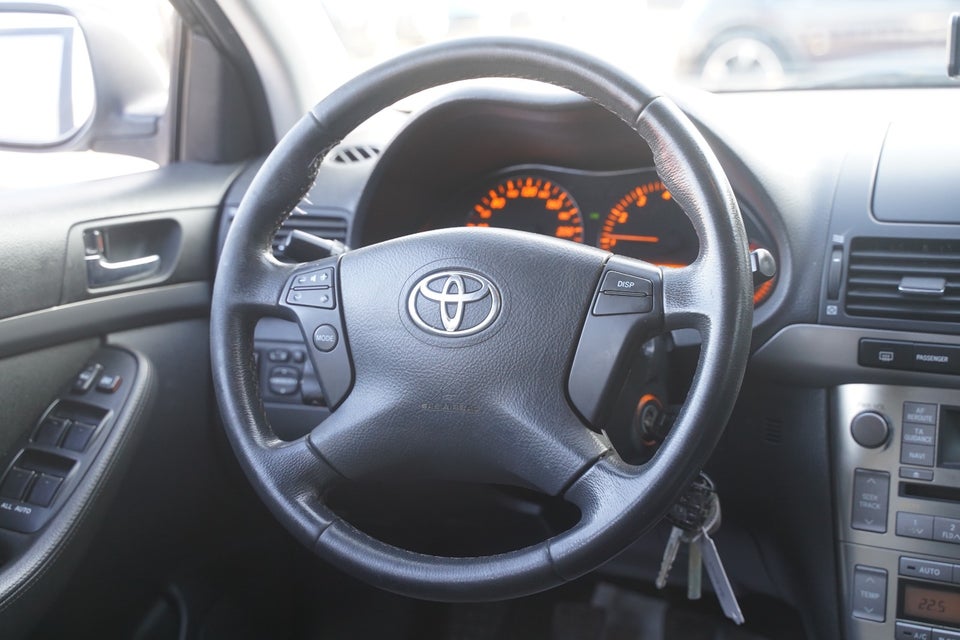 Toyota Avensis 1,8 VVT-i Elegance stc. 5d