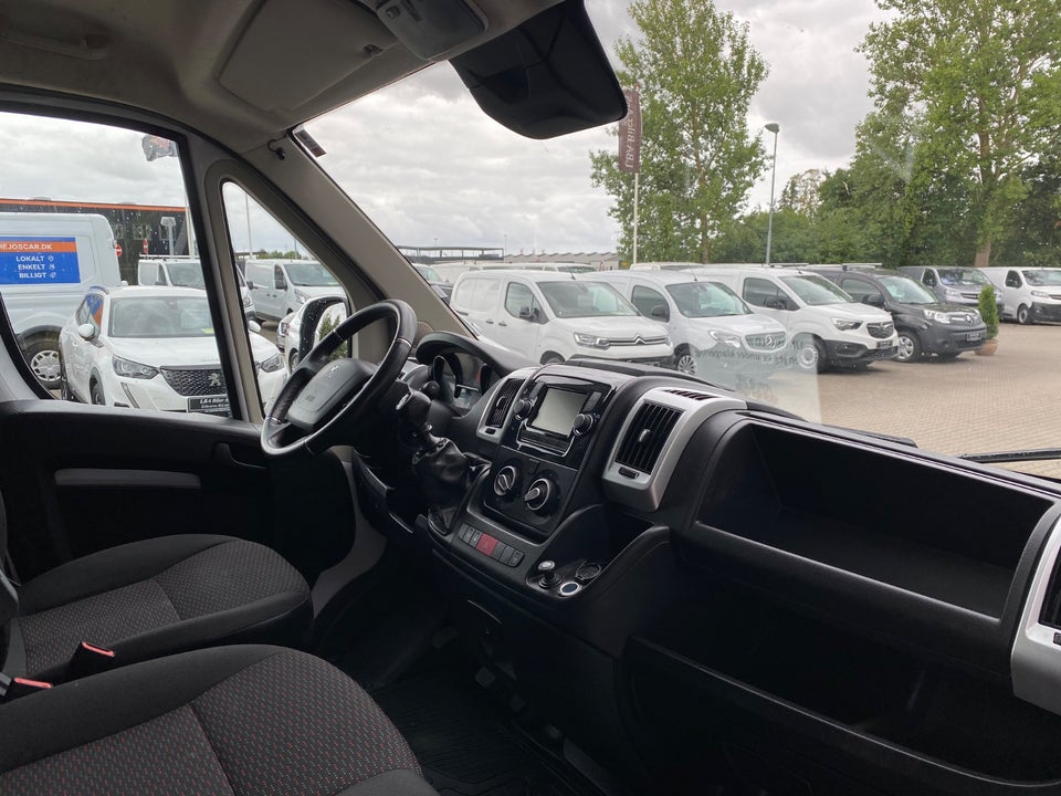 Peugeot Boxer 333 2,2 BlueHDi 140 L2H1 Premium