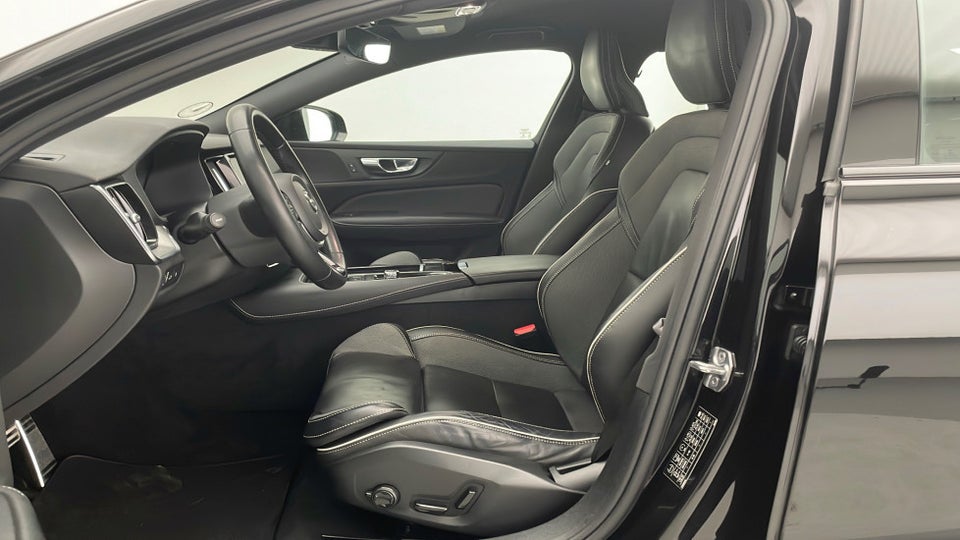 Volvo S60 2,0 T8 ReCharge R-Design aut. AWD 4d