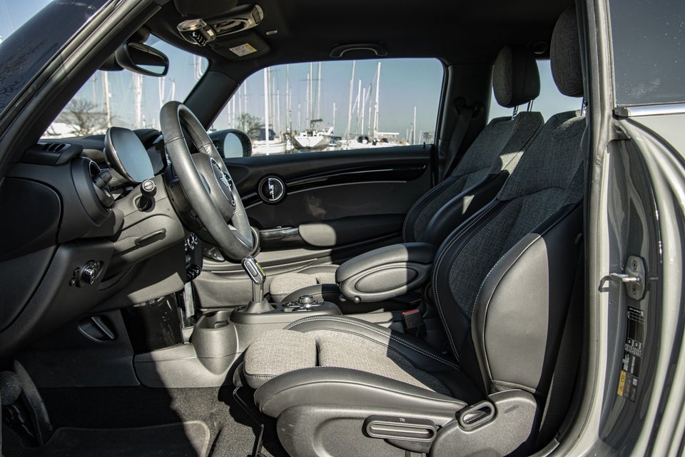 MINI Cooper SE Essential 3d