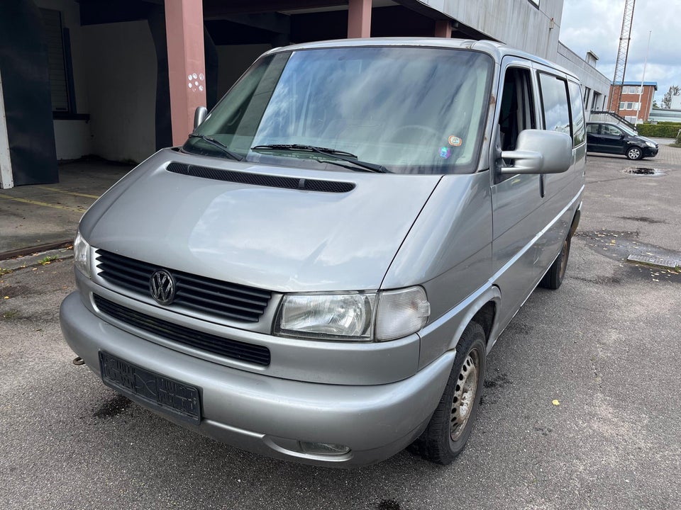 VW Caravelle 2,5 TDi 102 10prs 5d