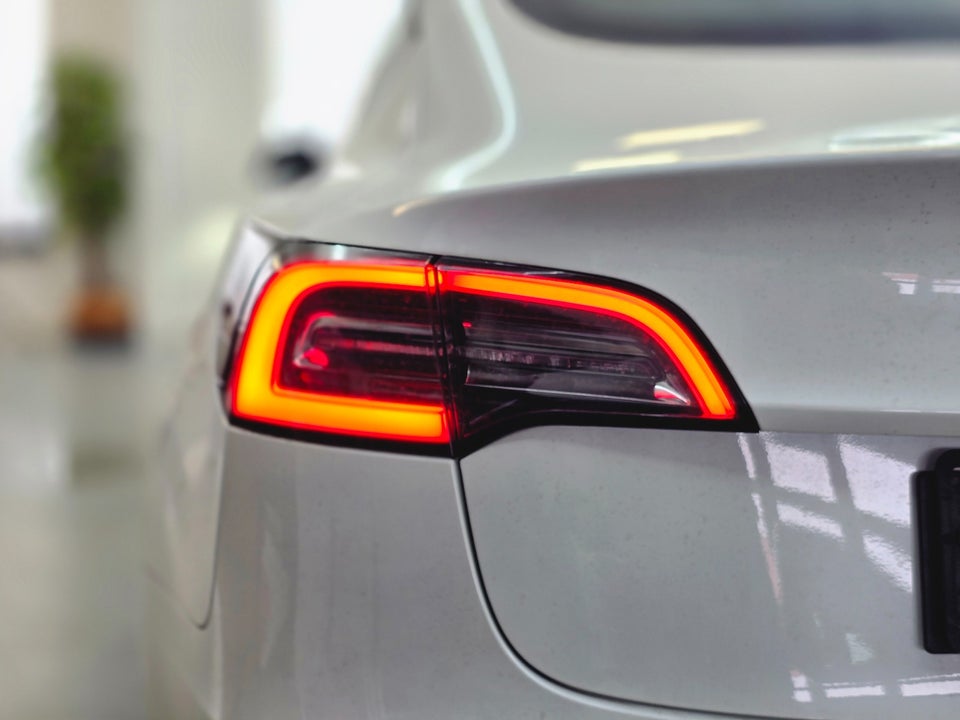 Tesla Model 3 RWD 4d