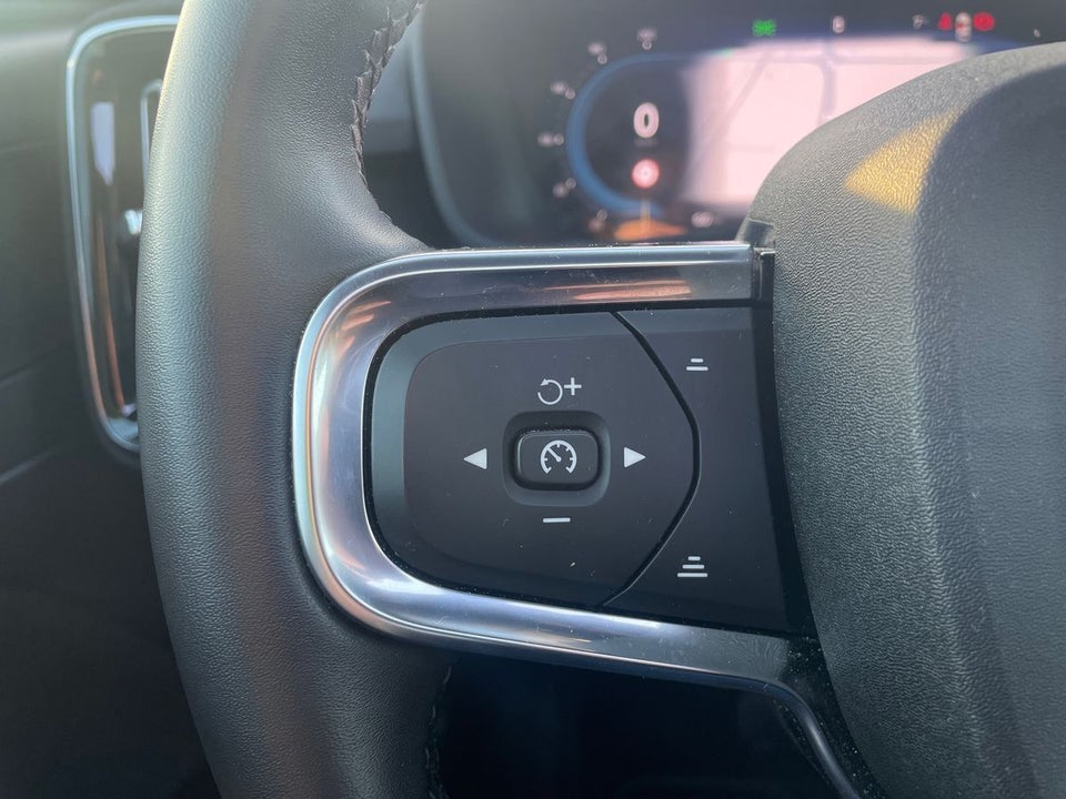 Volvo EX40 Extended Range Black Edition 5d