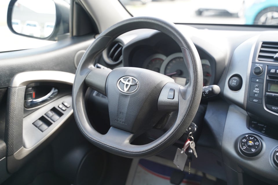 Toyota RAV4 2,2 D-4D 150 T2 4x4 Van 5d
