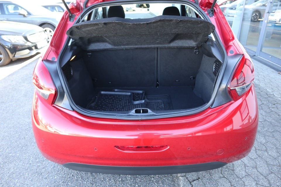 Peugeot 208 1,5 BlueHDi 100 Allure Sky 5d