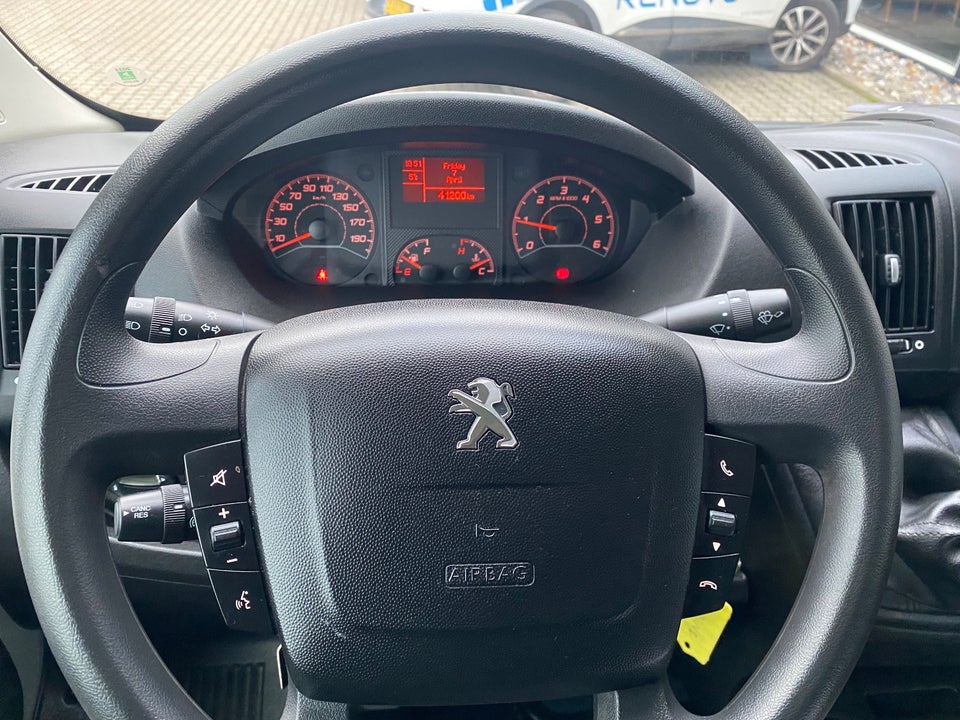 Peugeot Boxer 335 2,2 BlueHDi 140 L2H2 Premium