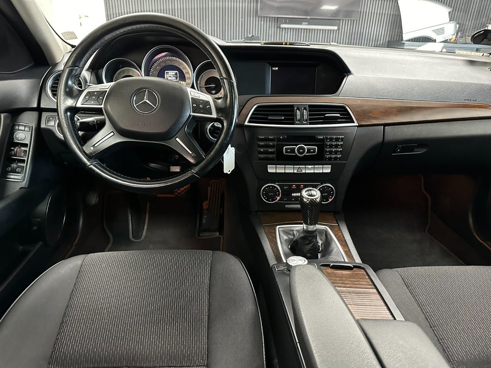 Mercedes C220 2,2 CDi BE 4d