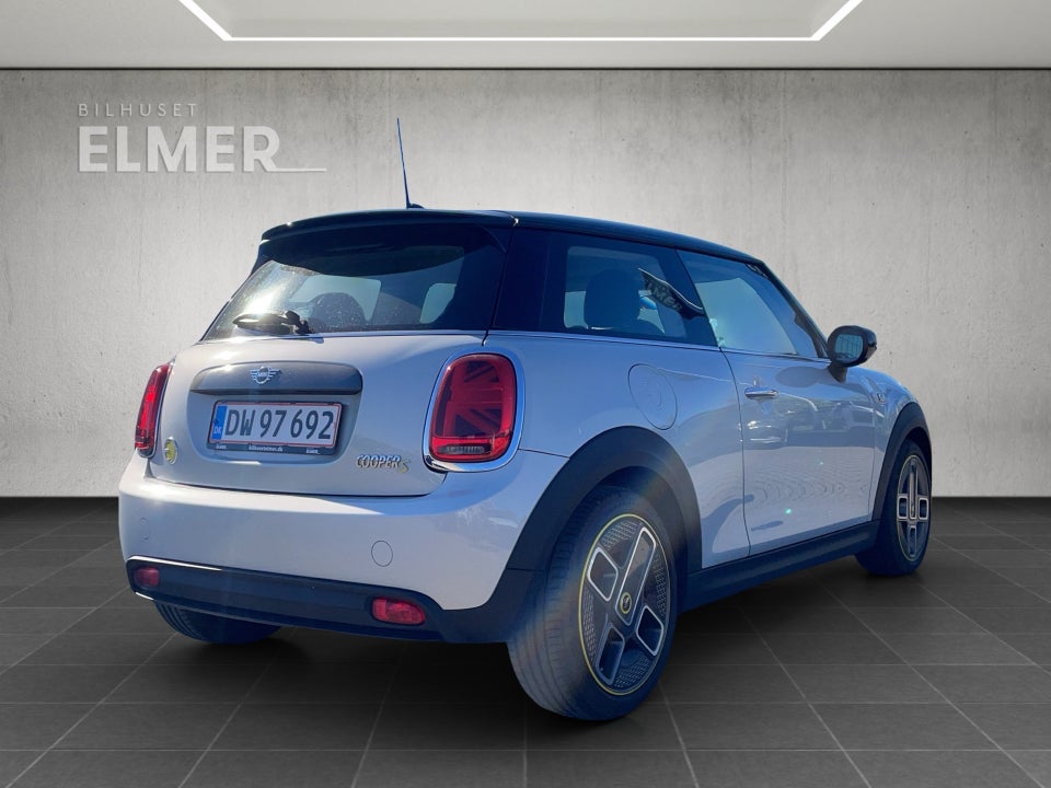 MINI Cooper SE Essential 3d