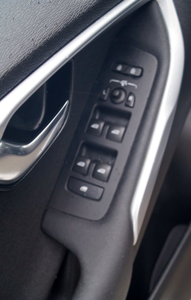 Volvo V40 1,6 D2 115 Momentum aut. 5d