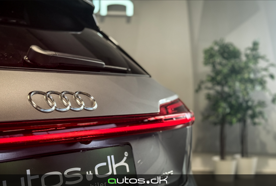 Audi e-tron 55 quattro 5d