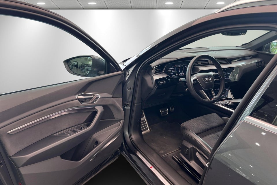 Audi Q8 e-tron 55 S-line quattro 5d