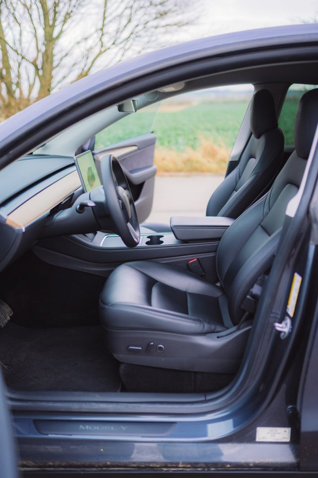 Tesla Model Y Long Range AWD 5d