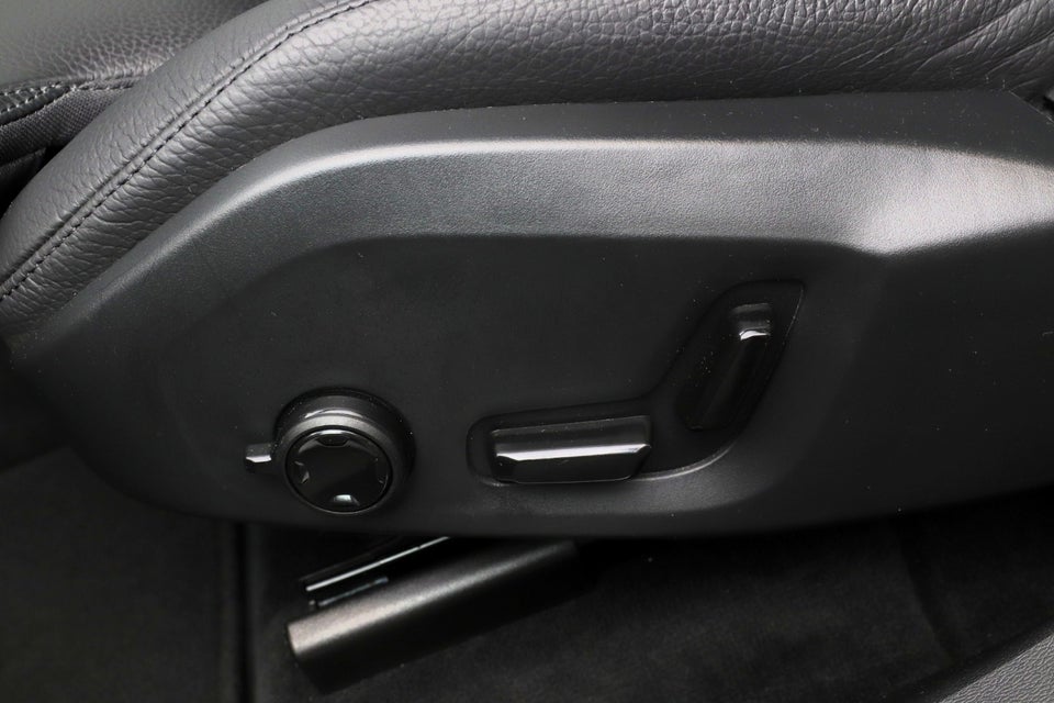 Volvo XC60 2,0 T6 ReCharge Plus Dark aut. AWD 5d