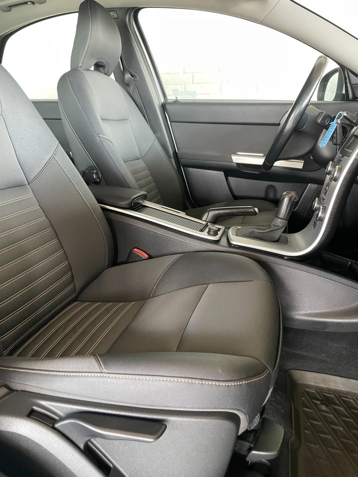 Volvo S40 2,0 Momentum 4d
