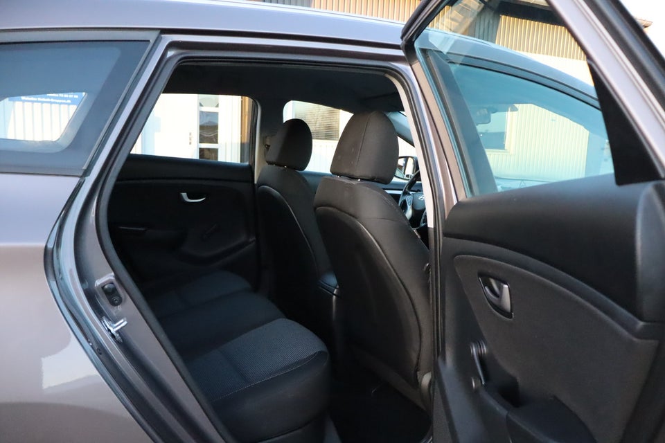 Hyundai i30 1,6 CRDi 110 Style CW Eco 5d