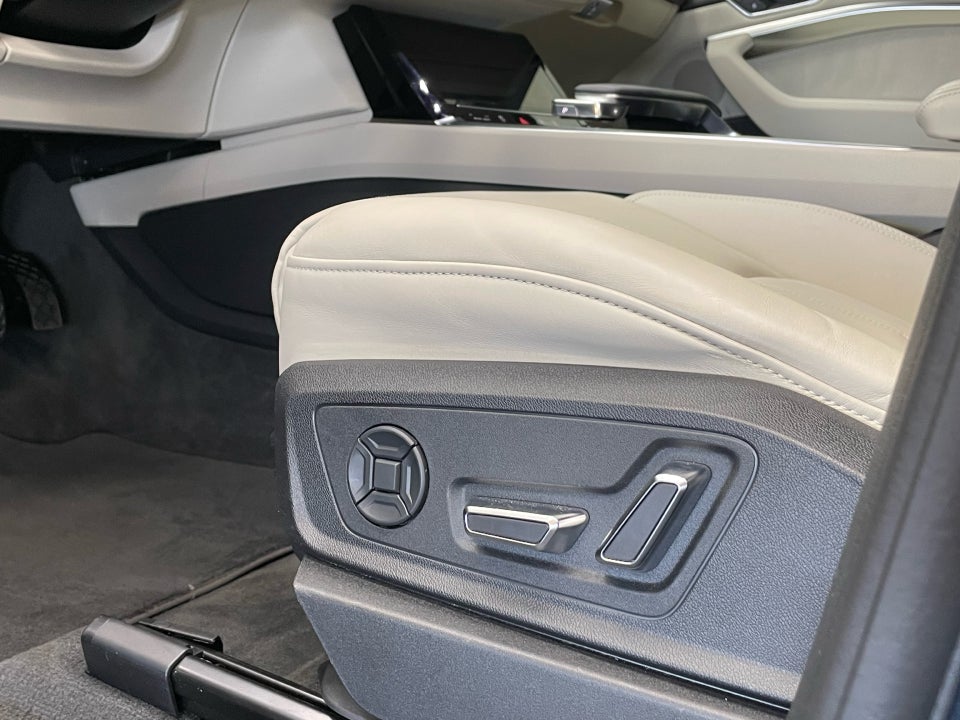 Audi e-tron 55 S-line Sportback quattro 5d