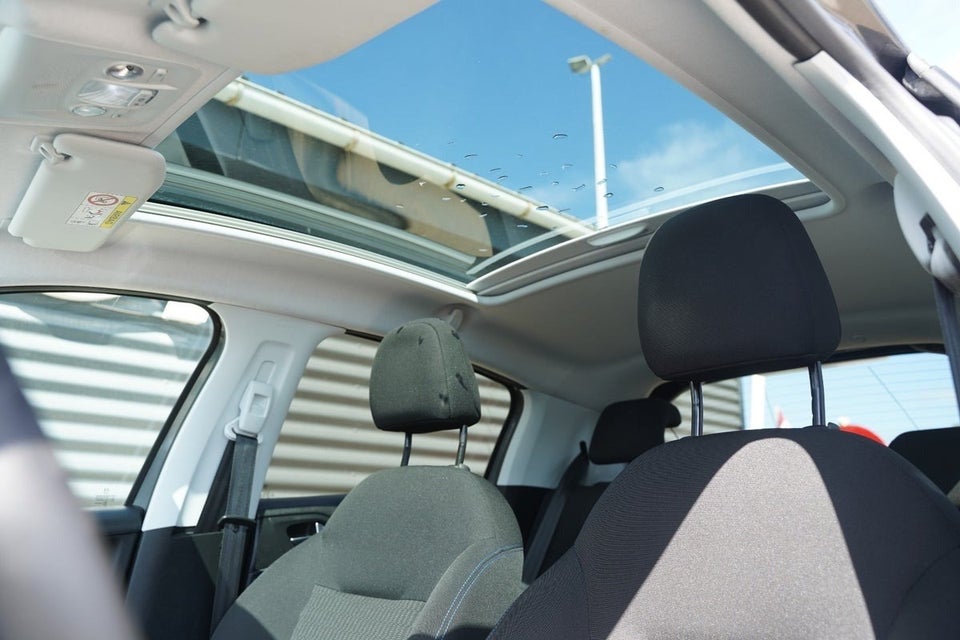 Peugeot 208 1,5 BlueHDi 100 Signature Sky 5d