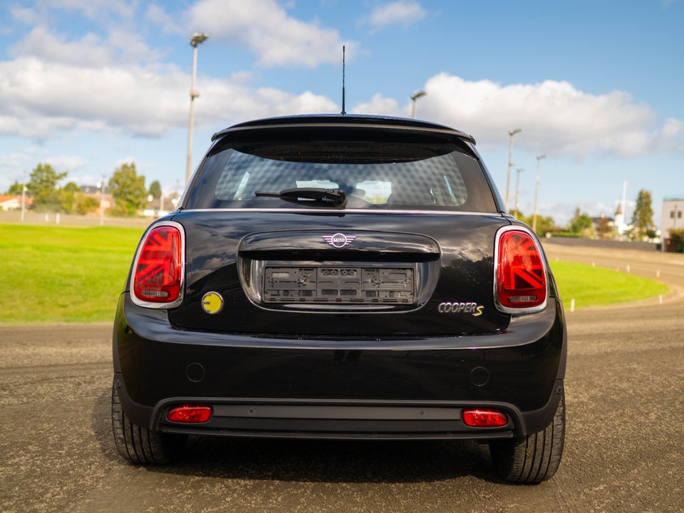 MINI Cooper SE Essential 3d