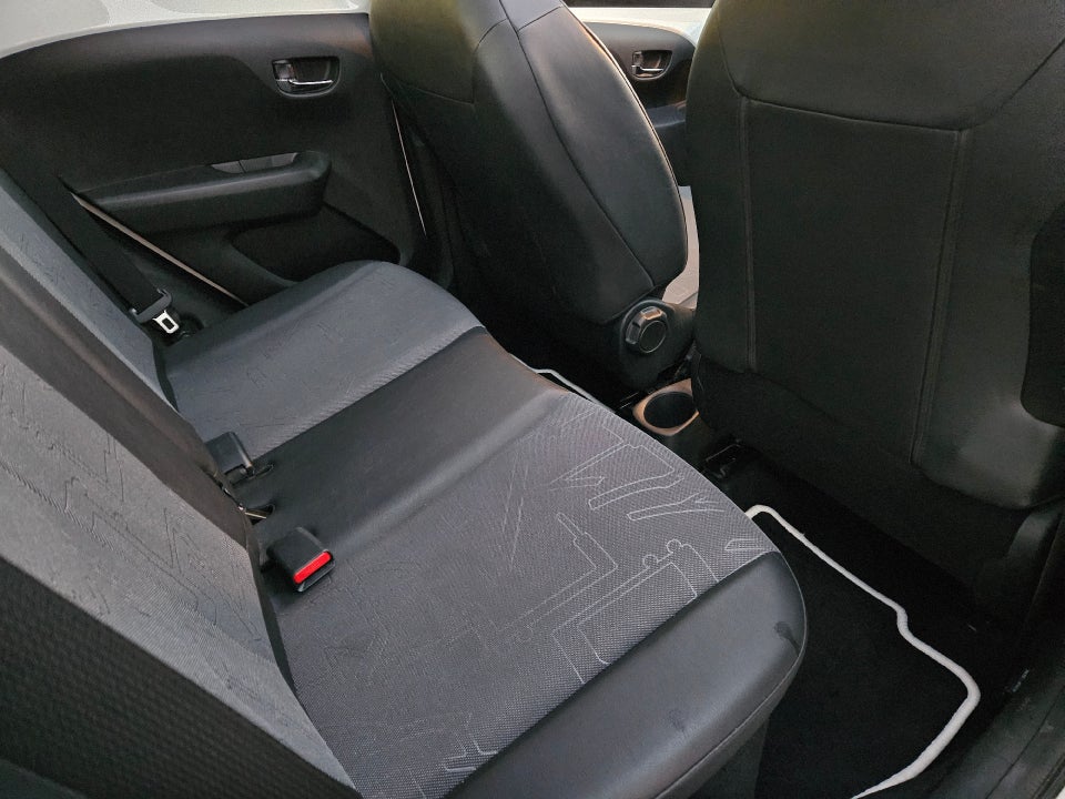 Toyota Aygo 1,0 VVT-i x-wave Sky 5d