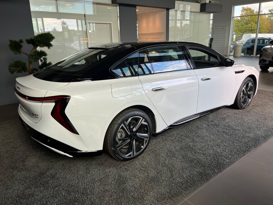 Hongqi EH7 111 Exclusive 4d