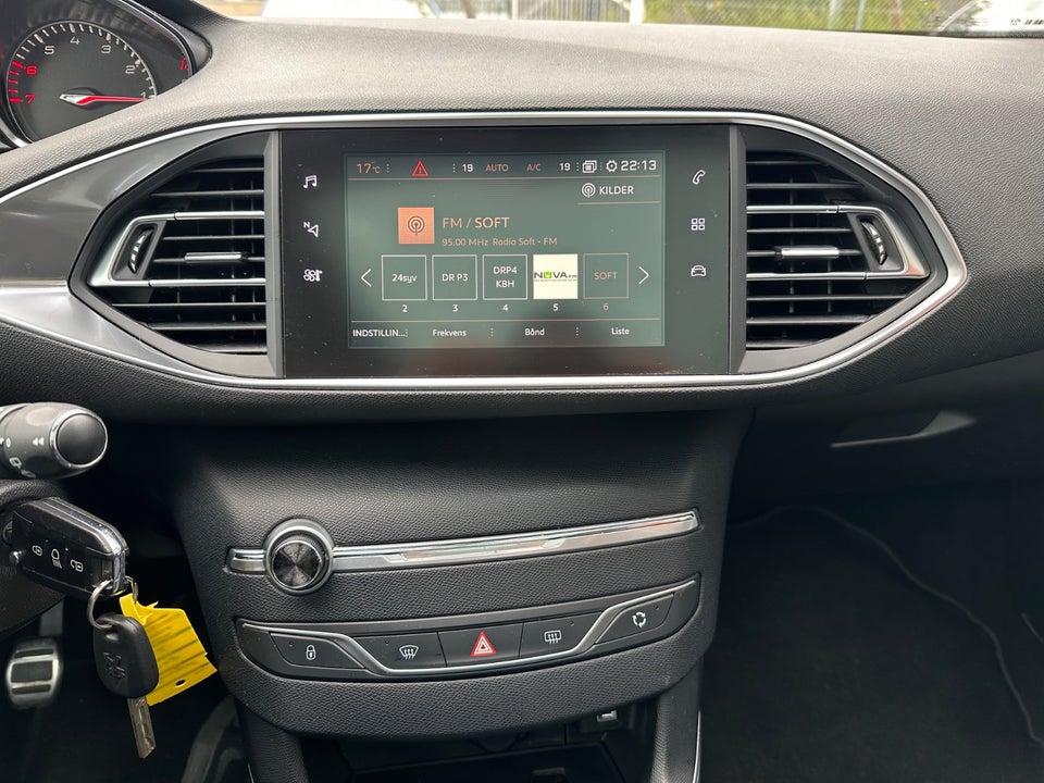 Peugeot 308 1,2 e-THP 130 Allure Sky SW 5d