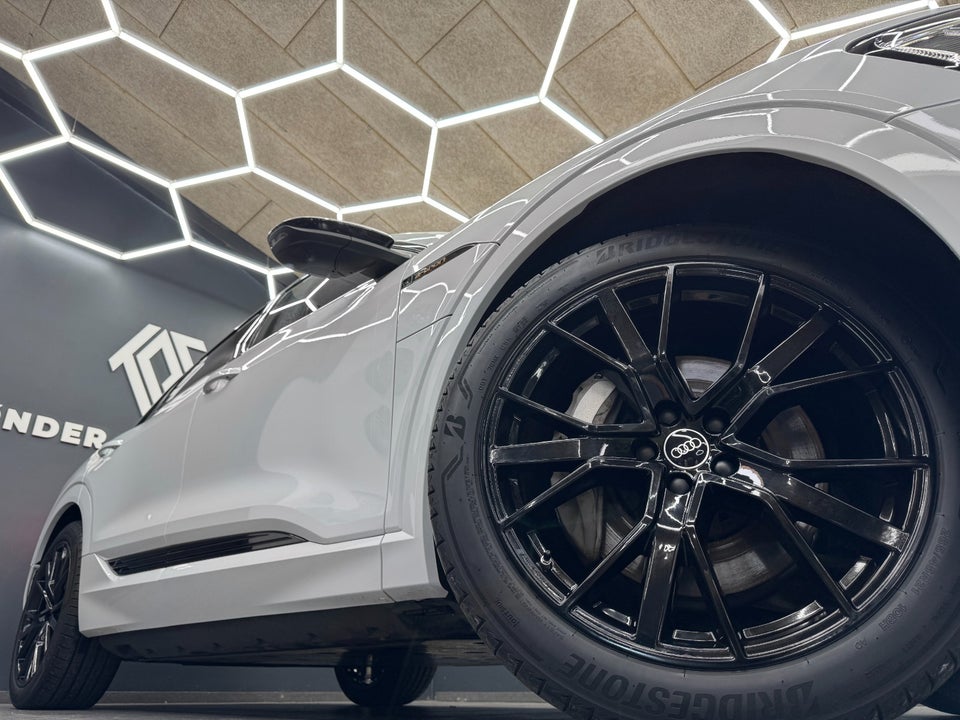Audi e-tron 55 quattro 5d