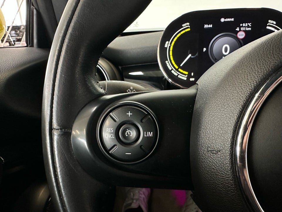 MINI Cooper SE Essential 3d