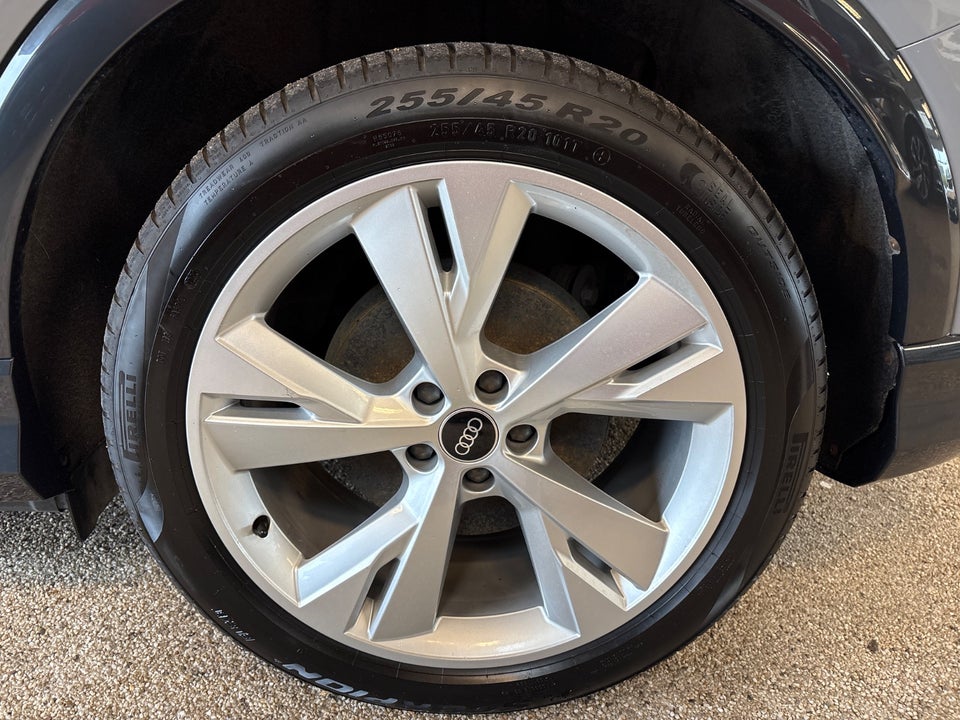 Audi Q4 e-tron 40 Advanced 5d