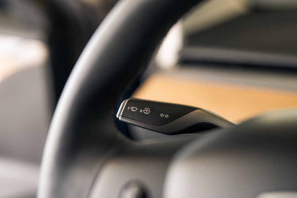 Tesla Model 3 Long Range AWD 4d