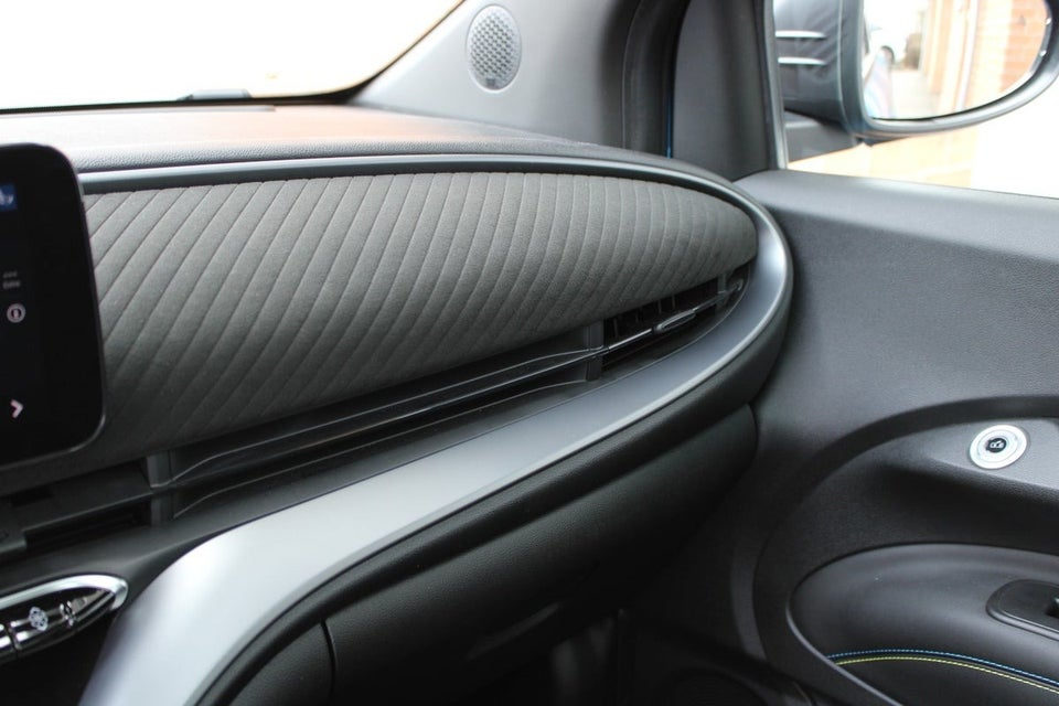 Abarth 500e Scorpionissima 3d