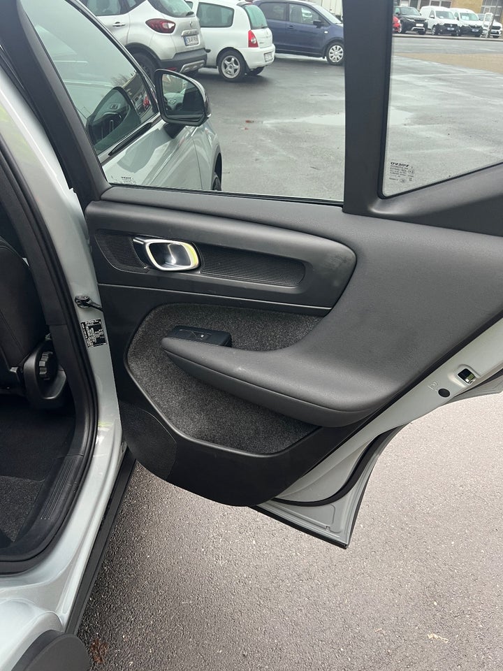 Volvo XC40 ReCharge Extended Range Plus 5d