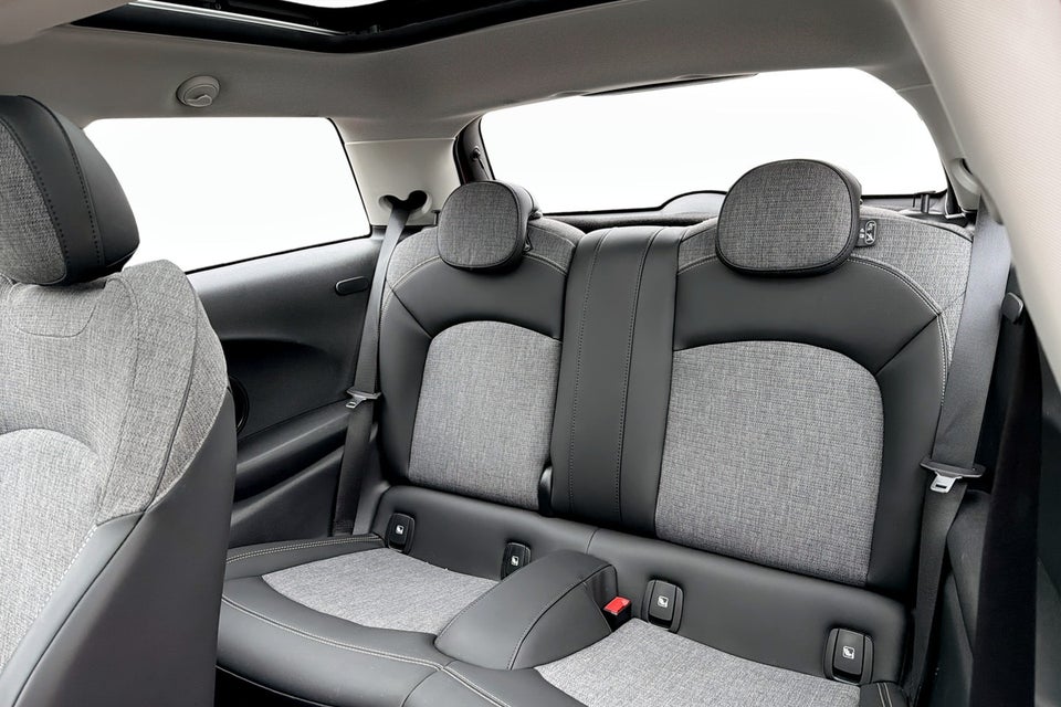 MINI Cooper SE Classic Trim 3d