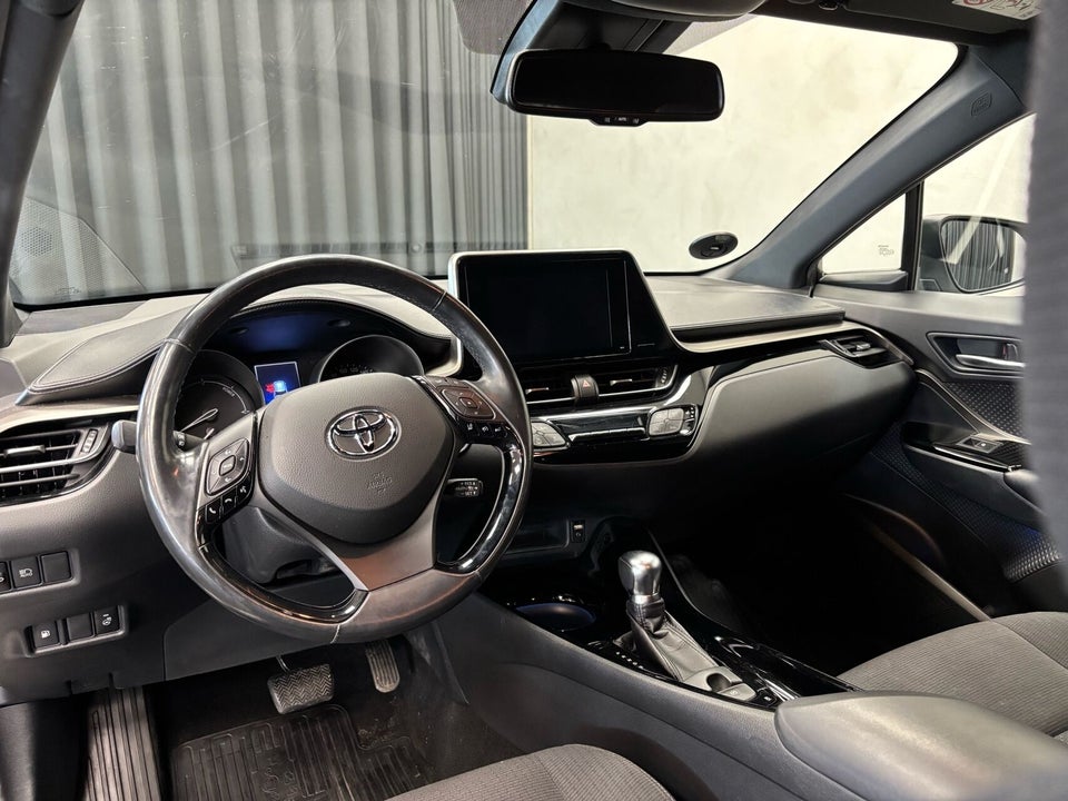 Toyota C-HR 1,8 Hybrid Selected CVT 5d