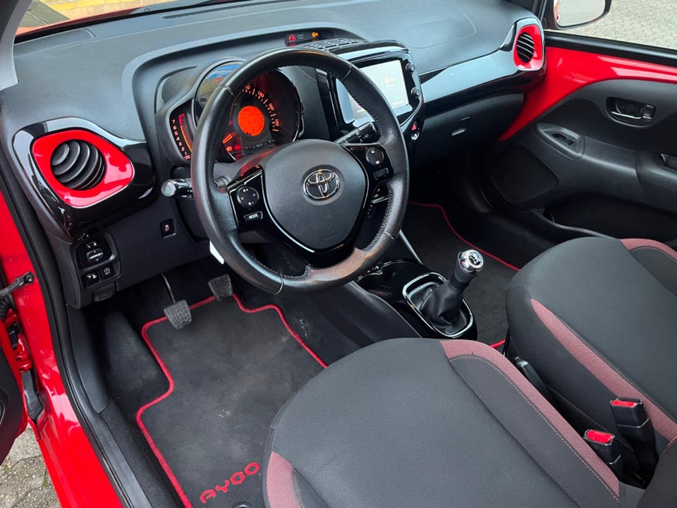 Toyota Aygo 1,0 VVT-i x-play x-touch 5d