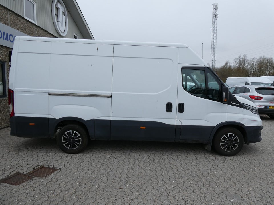 Iveco Daily 2,3 35S16 12m³ Van AG8